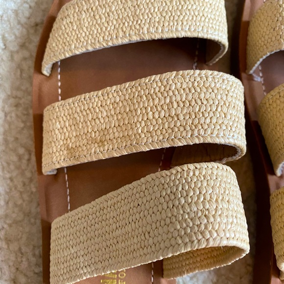 Cusionaire Women’s stretchy 3 strap sandals. Size:8 Never Worn - Picture 6 of 6